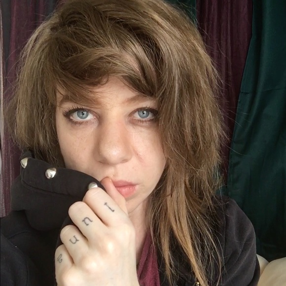 Meet your Posher, Val - Picture 2 of 2